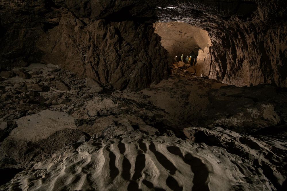veryovkina-cave-escape-scientist-sand.adapt.1900.1.jpg