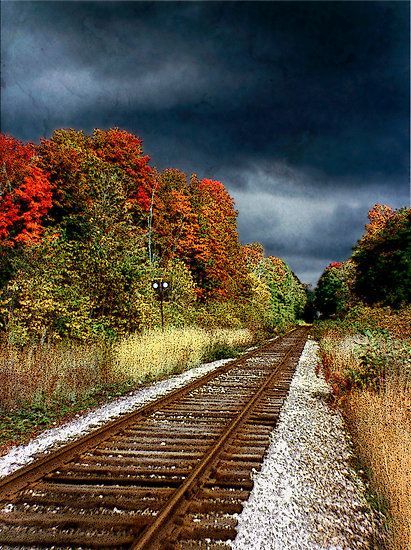 667772ee06b2001ddfec379608227e3f--storm-clouds-railroad-tracks.jpg